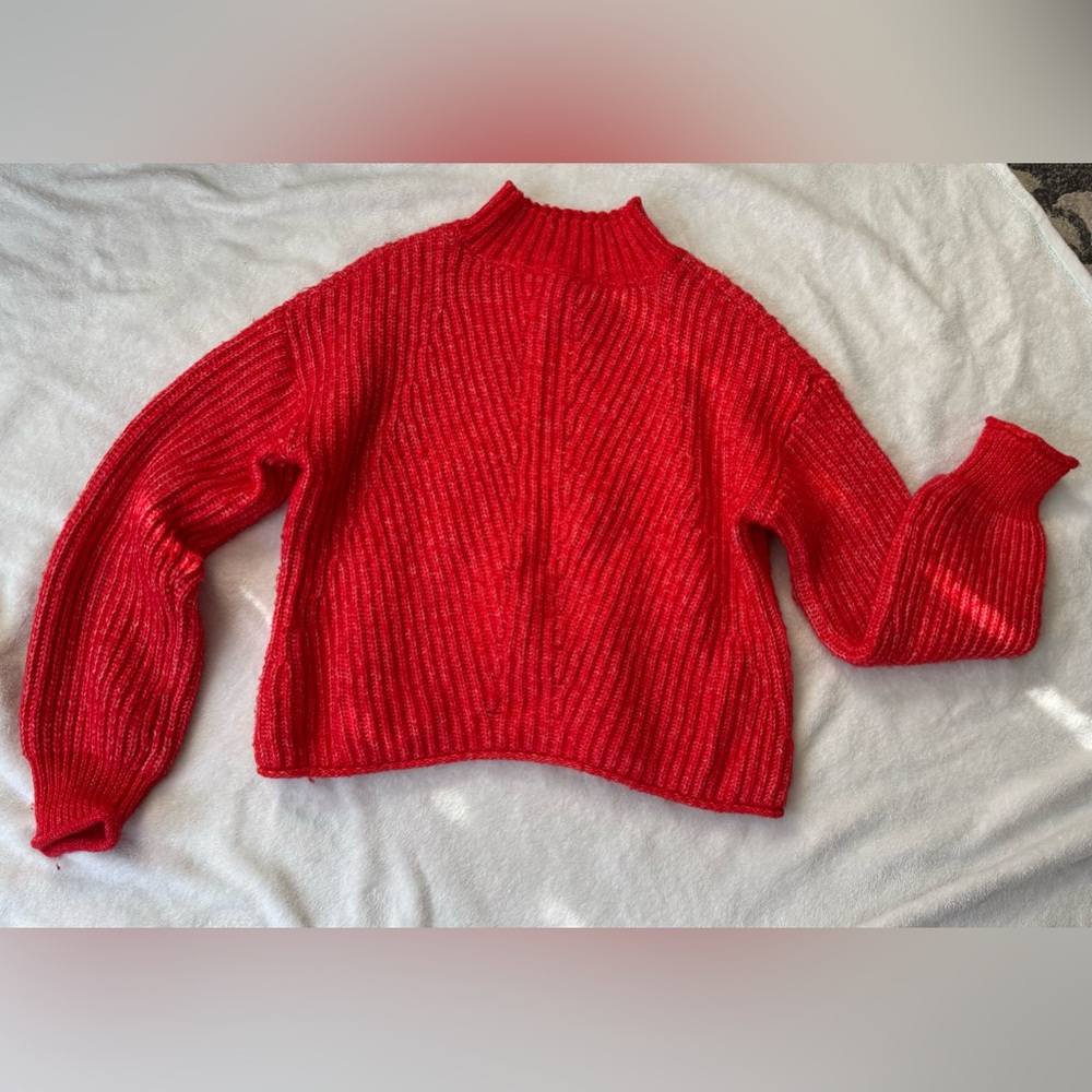 SO Goods For Life Sweater Medium